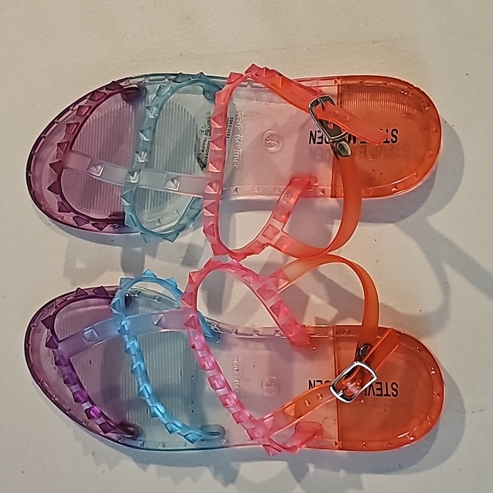 Steve Madden Women's Size 3 sandal. Multi-Color.